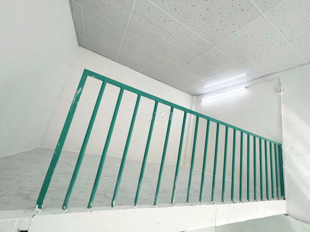 Room's in right now, high guard, 30 meters, 56th Interstate, Bình Tân.