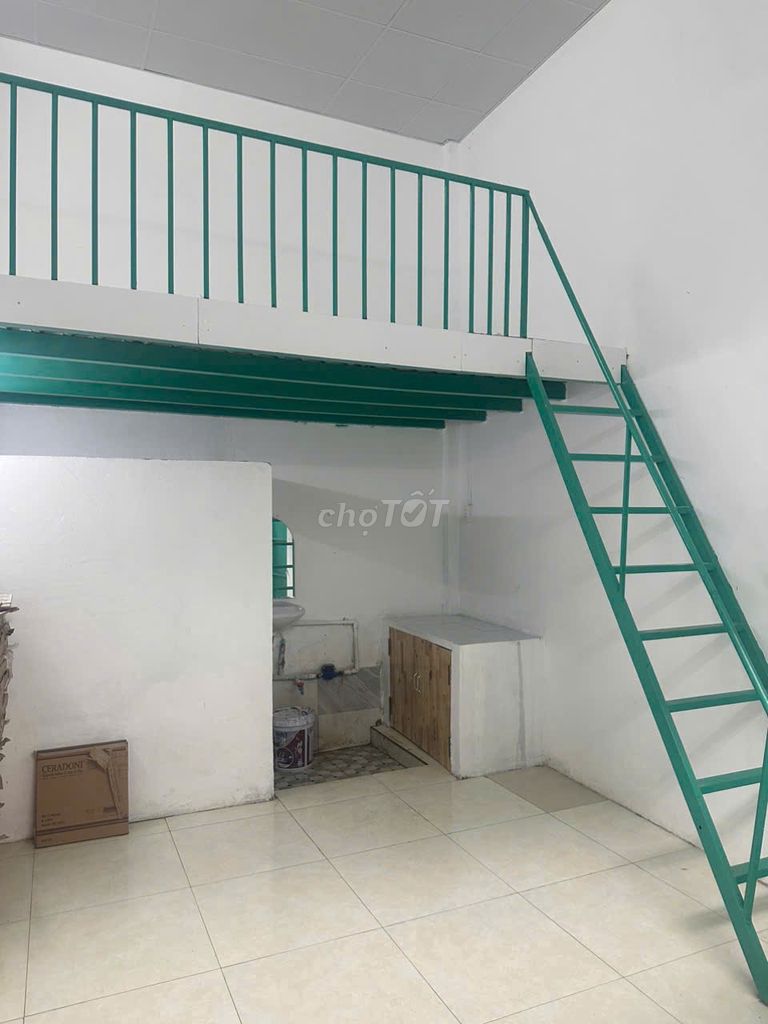 Room's in right now, high guard, 30 meters, 56th Interstate, Bình Tân.