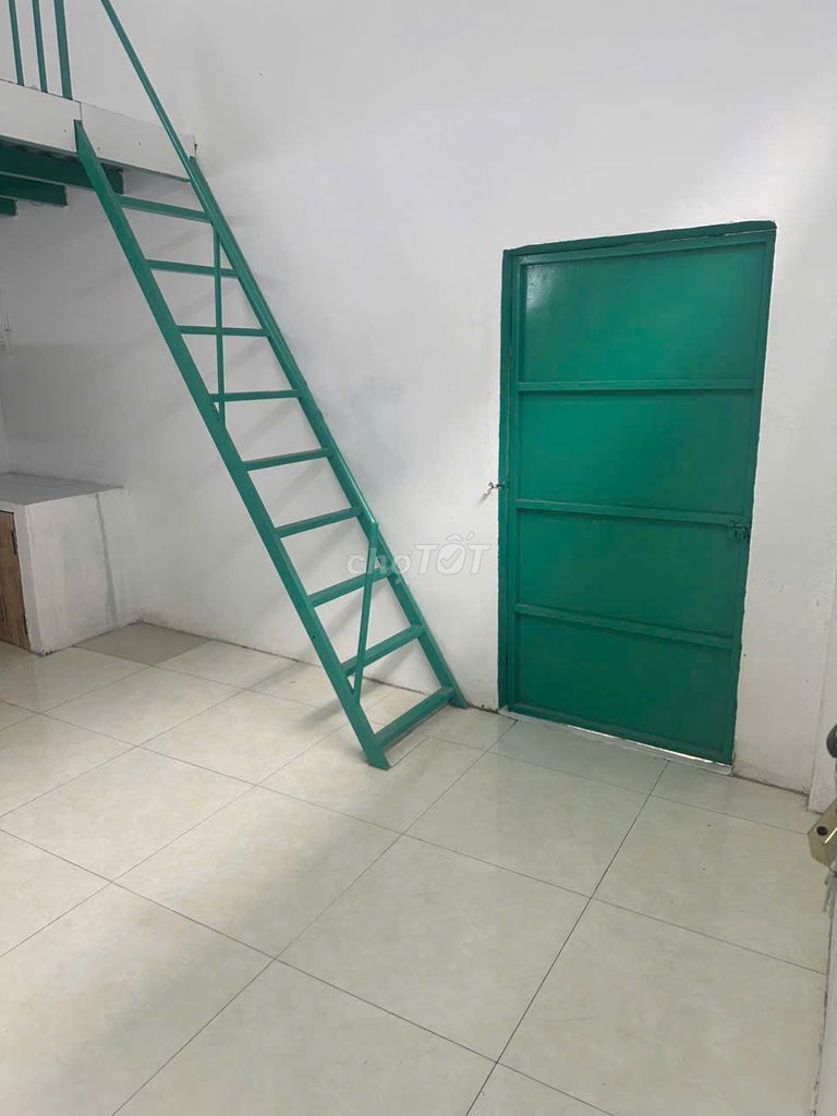 Room's in right now, high guard, 30 meters, 56th Interstate, Bình Tân.