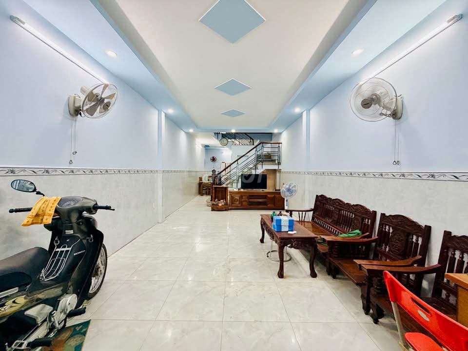 Hire Phạm Văn Chiêu Alley.