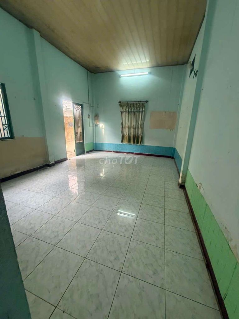 Renting the entire 4th grade An Phú Đông District 12.