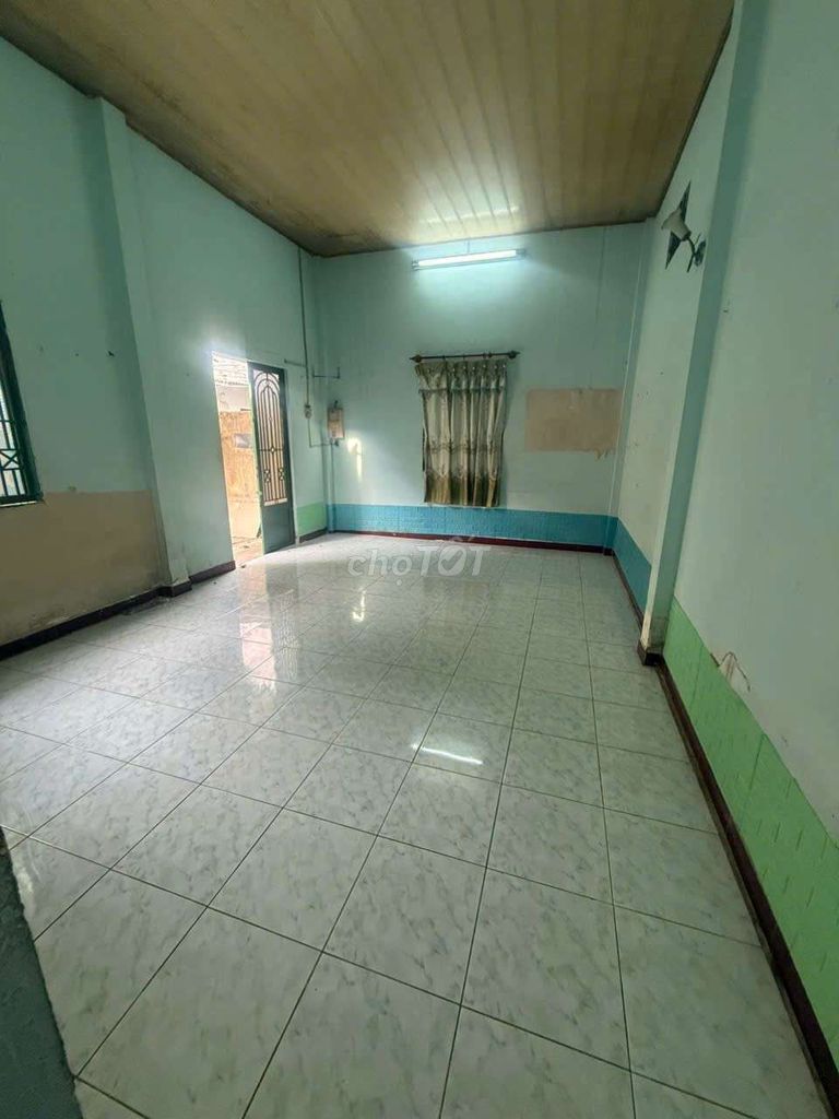Renting the entire 4th grade An Phú Đông District 12.