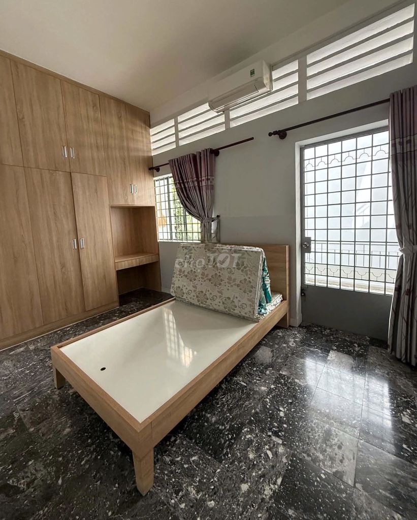 Rent Hoàng Văn Thụ Street, 1802 8, Phú Nhuận district.