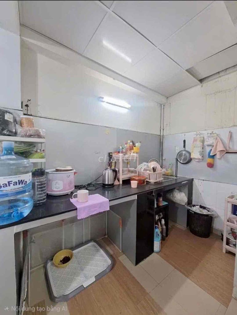 Three bedrooms. One bathroom. - Six.