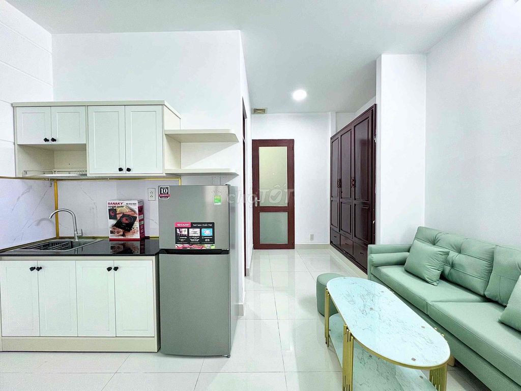 Rent a full-in-the-center bedroom in the middle of the 8th district.