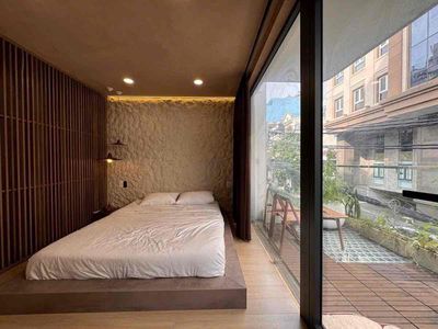 The super-frequency service apartment has balconies right here in District 2.