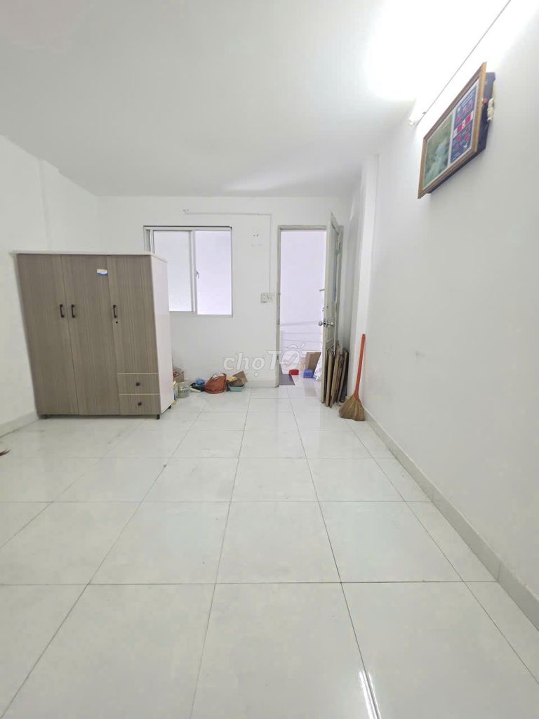 The hxt Lý Chính Thắng house in the same business