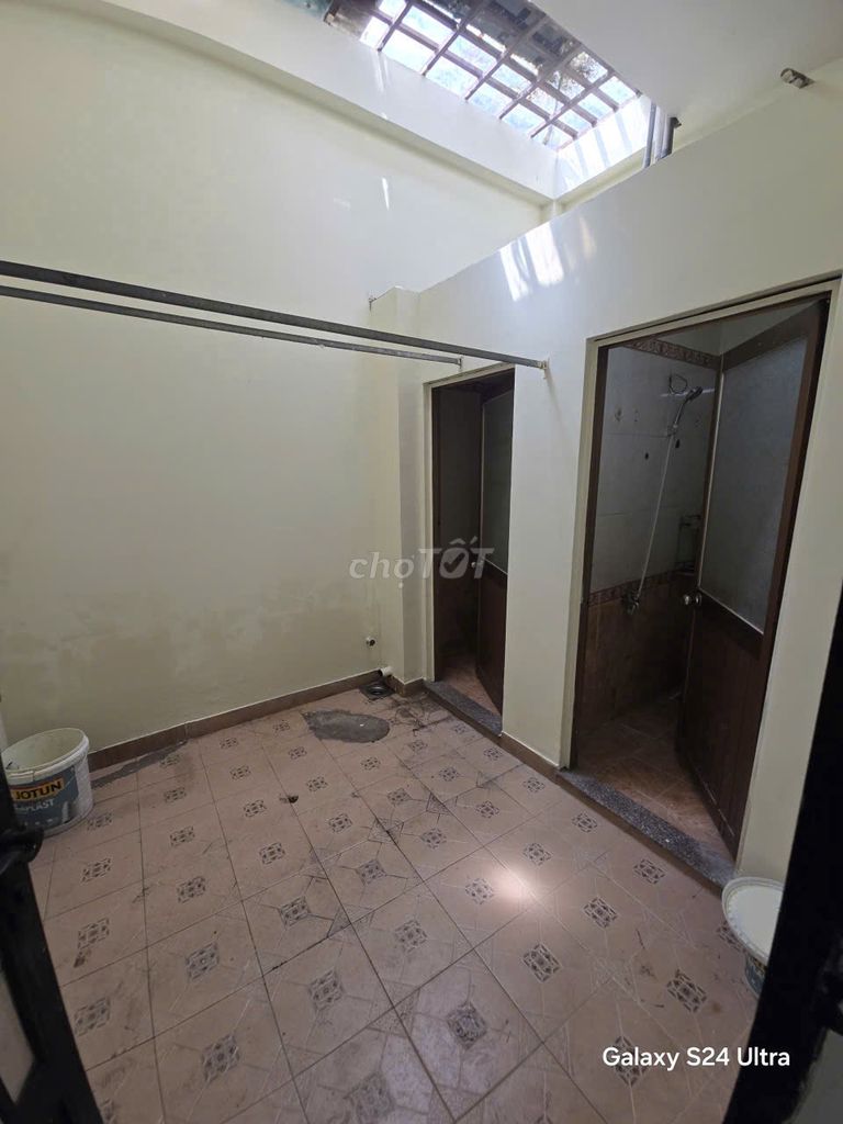10 million two bedrooms for the Nguyễn Đỗ Cung street rent, area 4 x 15 meters 1 st floor.