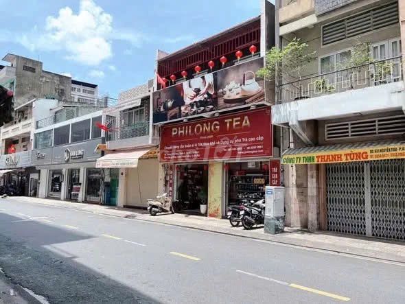 The front house is 7 M Dương Tử Giang.