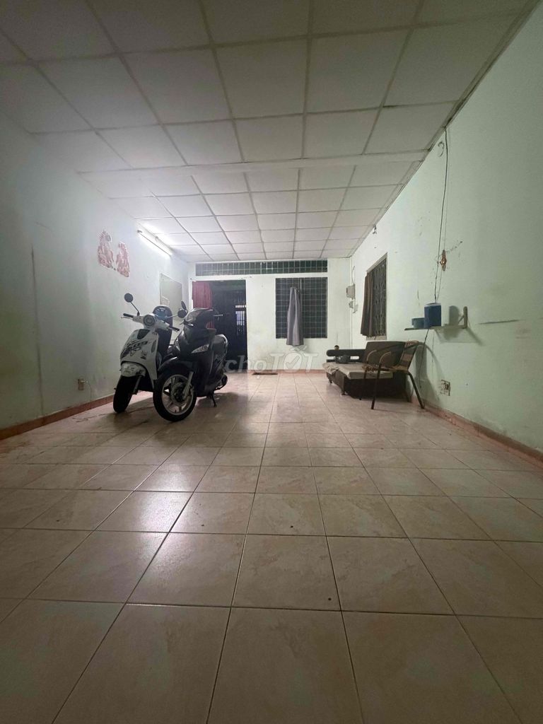 Rent the whole place near the Market.