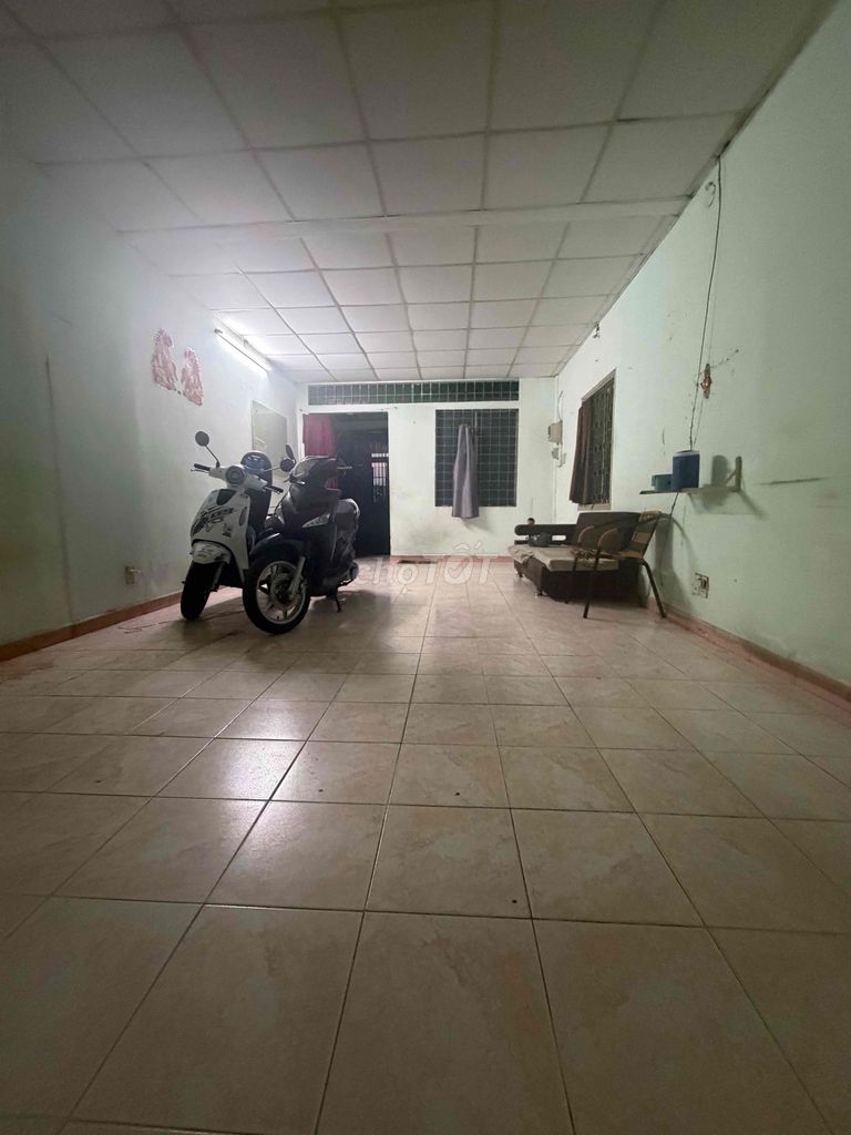 Rent the whole place near the Market.