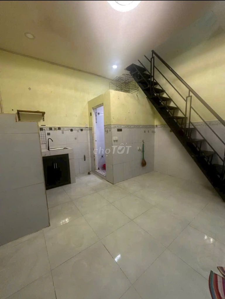 Rent house cheap.