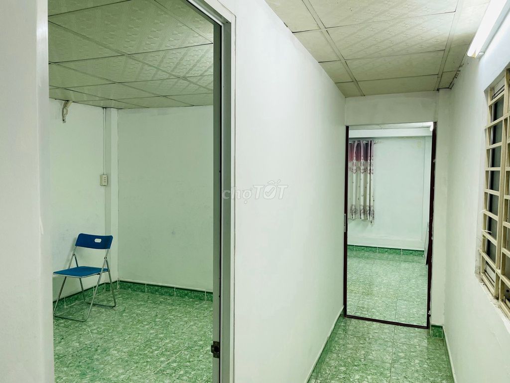Cheap renter, in his quarters, near Trường Chinh.