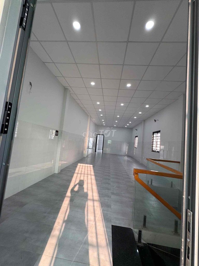 The House of the House of the House is 200 meters warm, southeast.