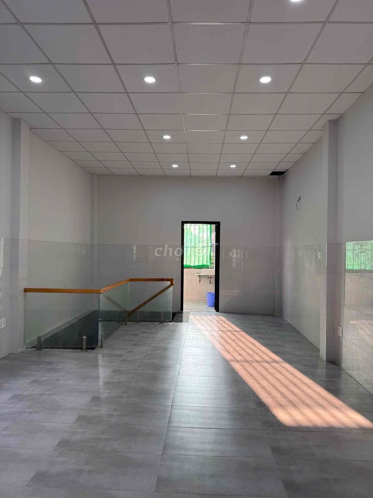 The House of the House of the House is 200 meters warm, southeast.