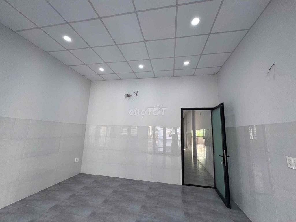 The House of the House of the House is 200 meters warm, southeast.