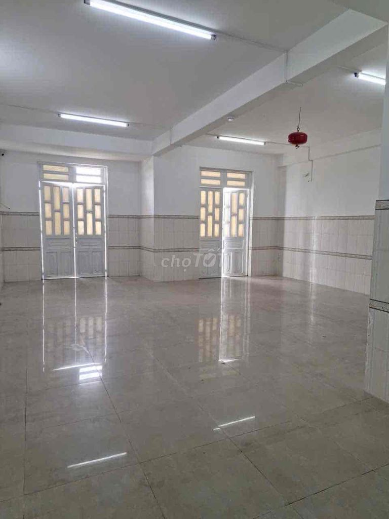 Rent a new building, Lê Thúc Hoạch.