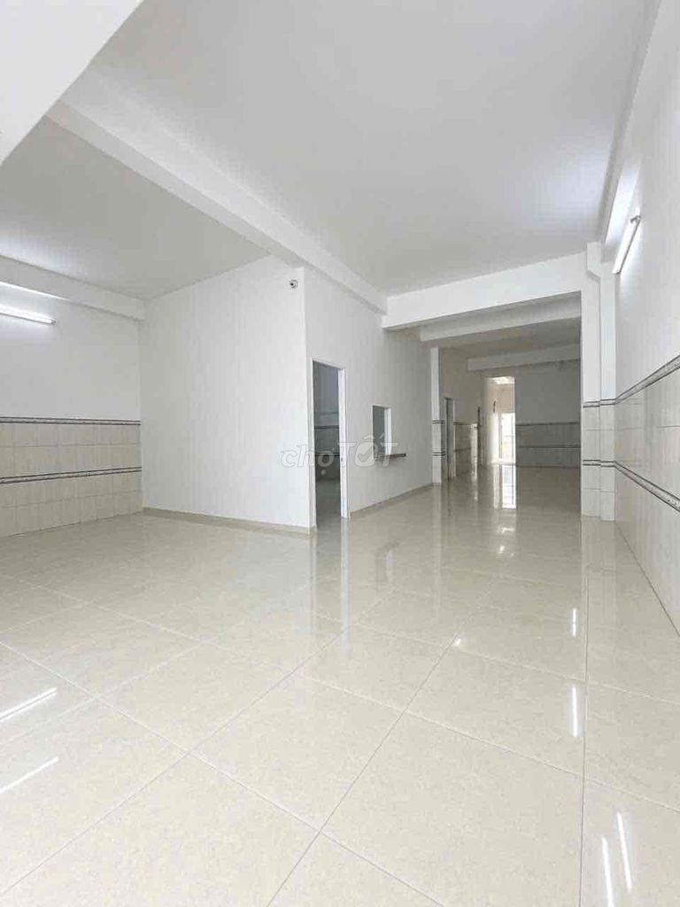 Rent a new building, Lê Thúc Hoạch.