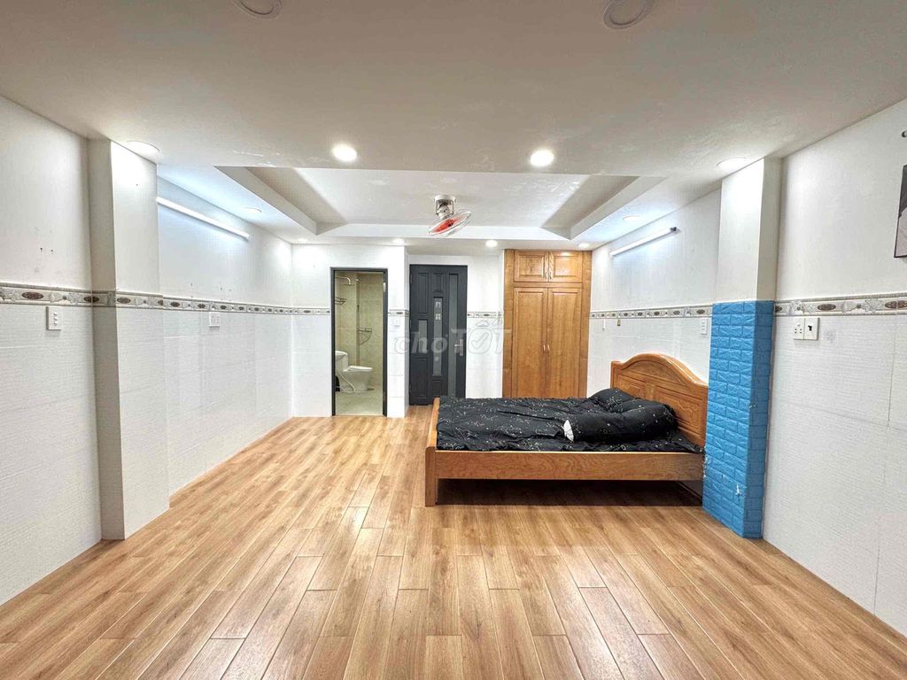 rents an hyper-wide apartment at Thống Nhất Gò Vấp