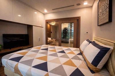 Rent a suite of advanced interiors.