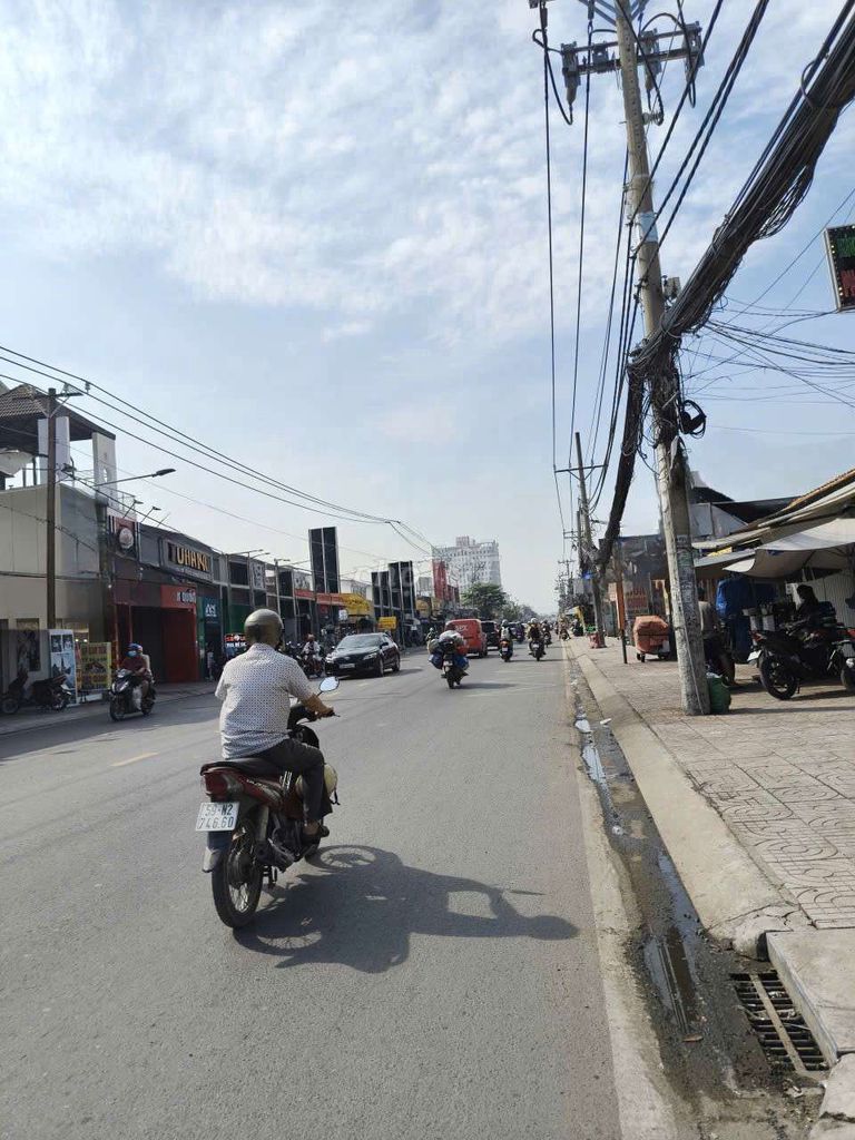 Rent Quốc lộ 50 Cash House, Flatland - 6 x23 meters, 3 floors, 4 bedrooms