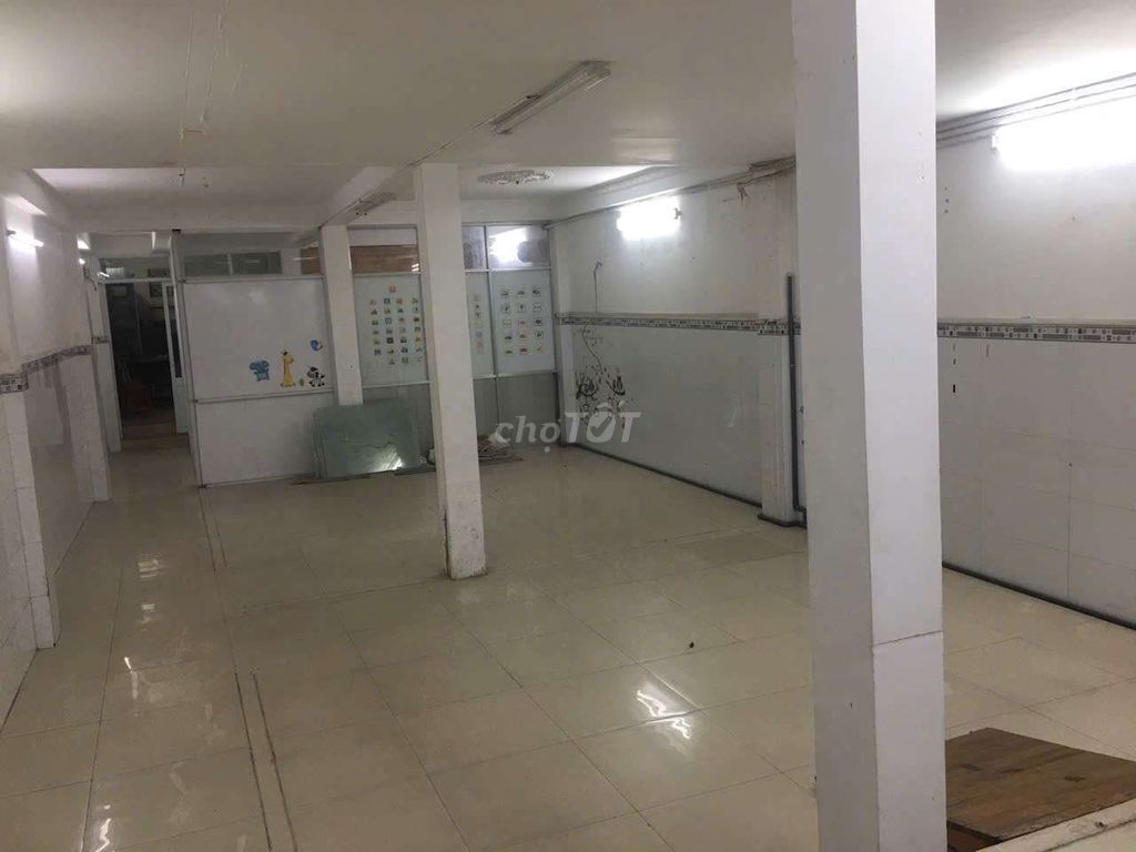 Rent Quốc lộ 50 Cash House, Flatland - 6 x23 meters, 3 floors, 4 bedrooms