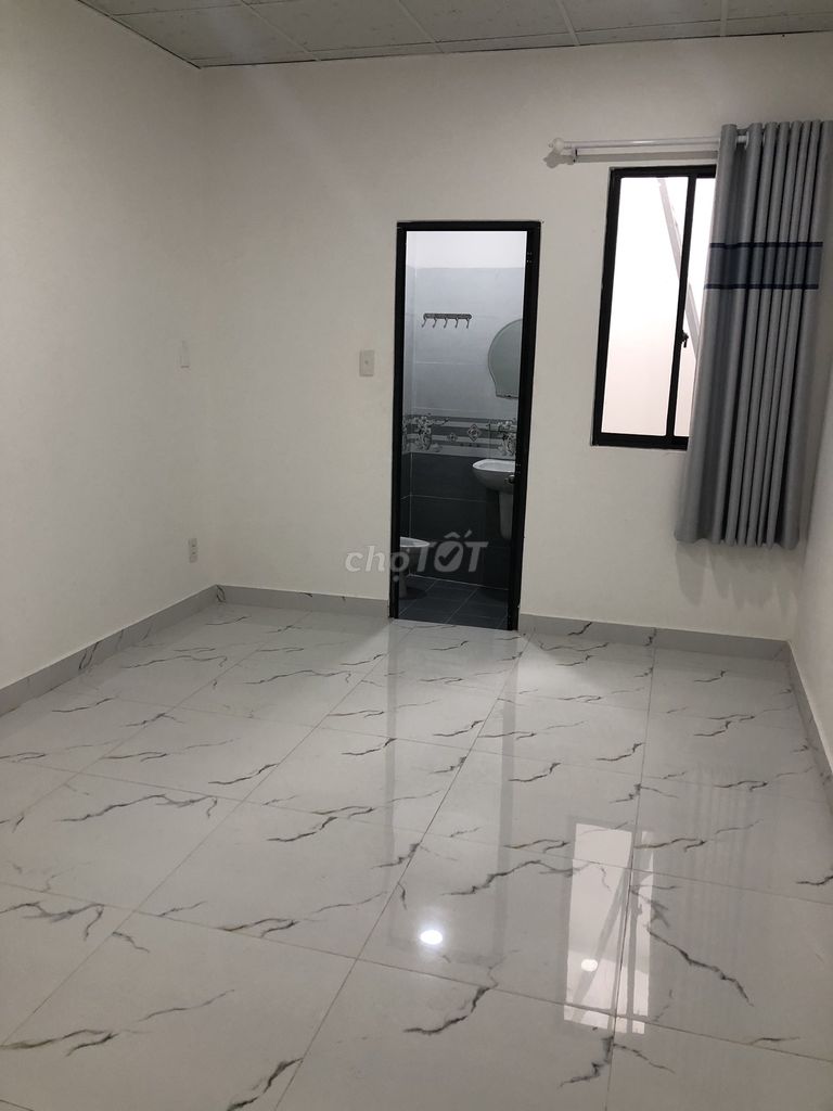 Rent room for women.