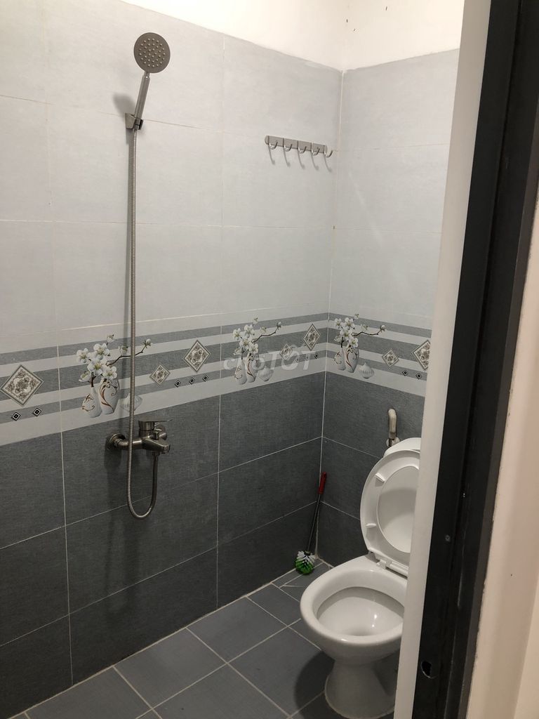 Rent room for women.