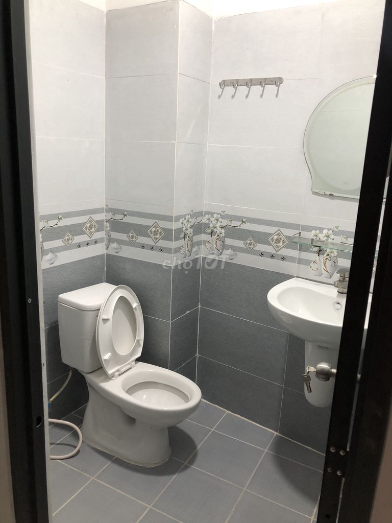 Rent room for women.