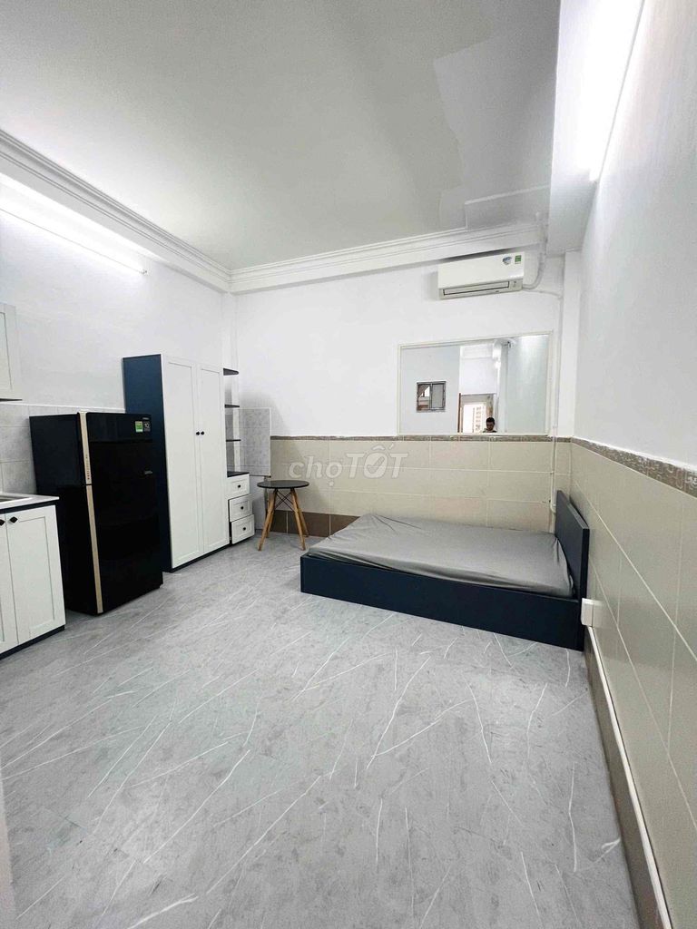The owner rented his own hotel room for 30 meters of drying machines.