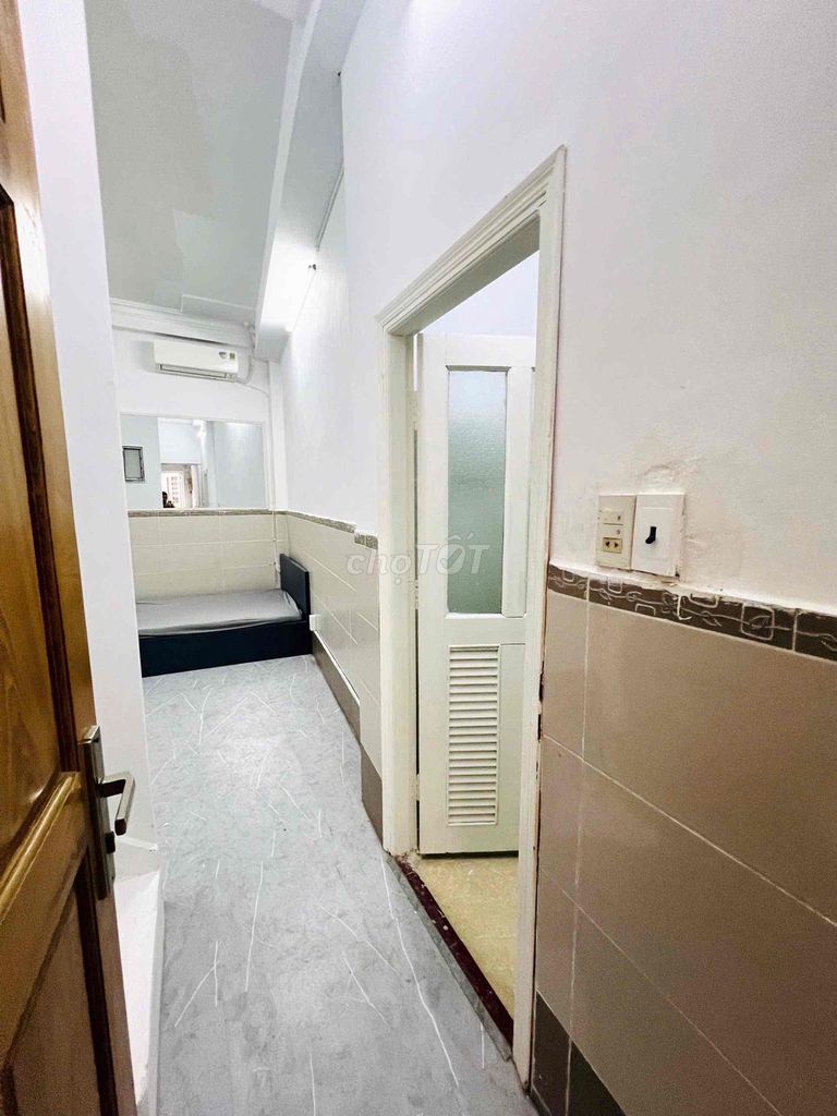 The owner rented his own hotel room for 30 meters of drying machines.