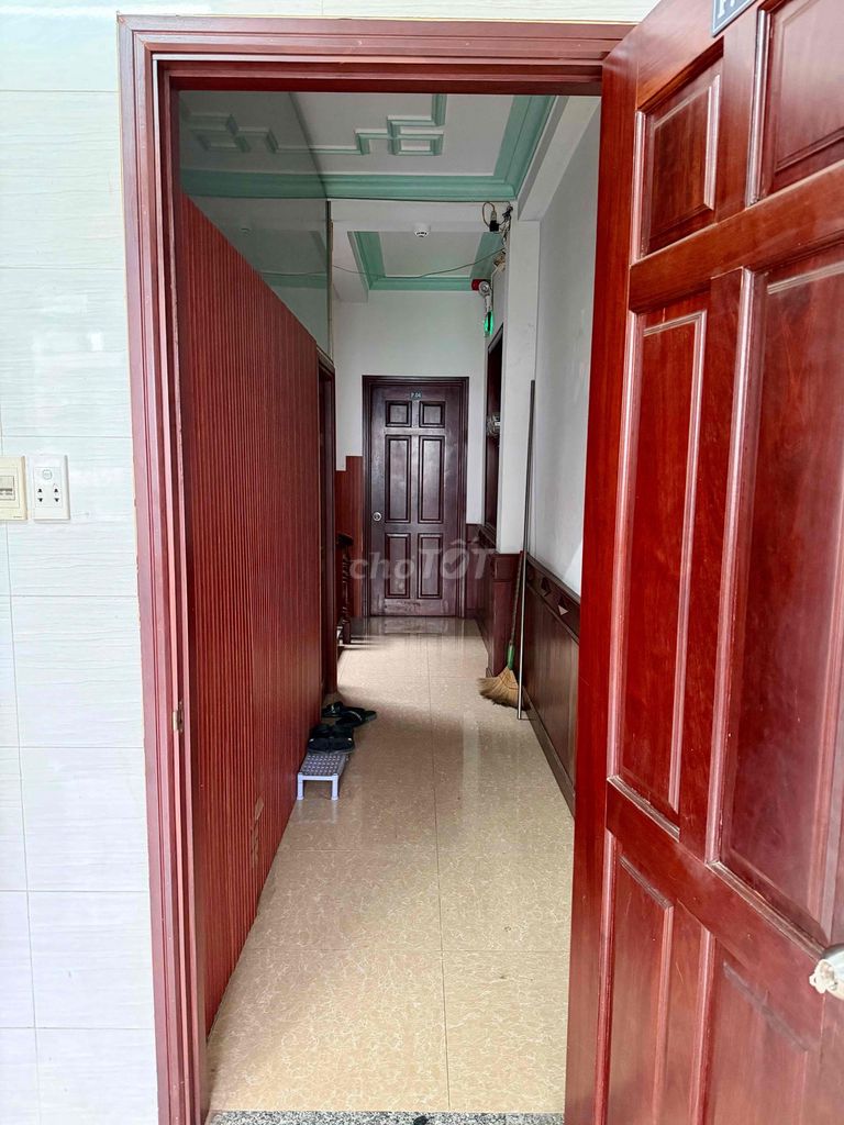Rent the barman's suite in 12th.