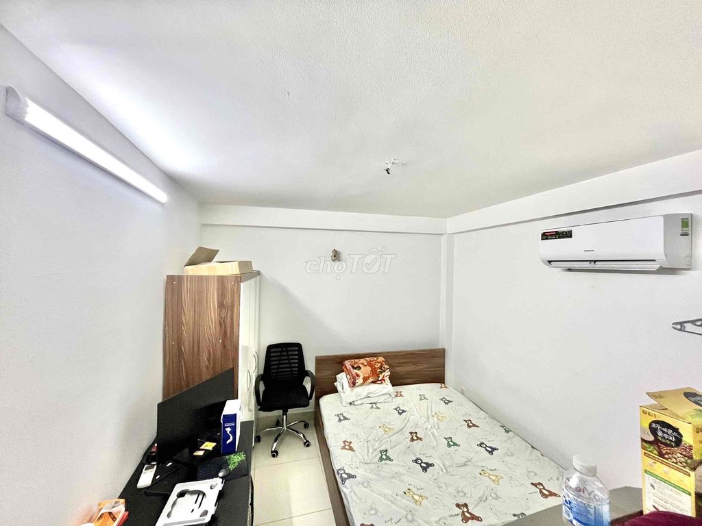 Hire Studio Full Seven, Seven Kings, United Hospital.