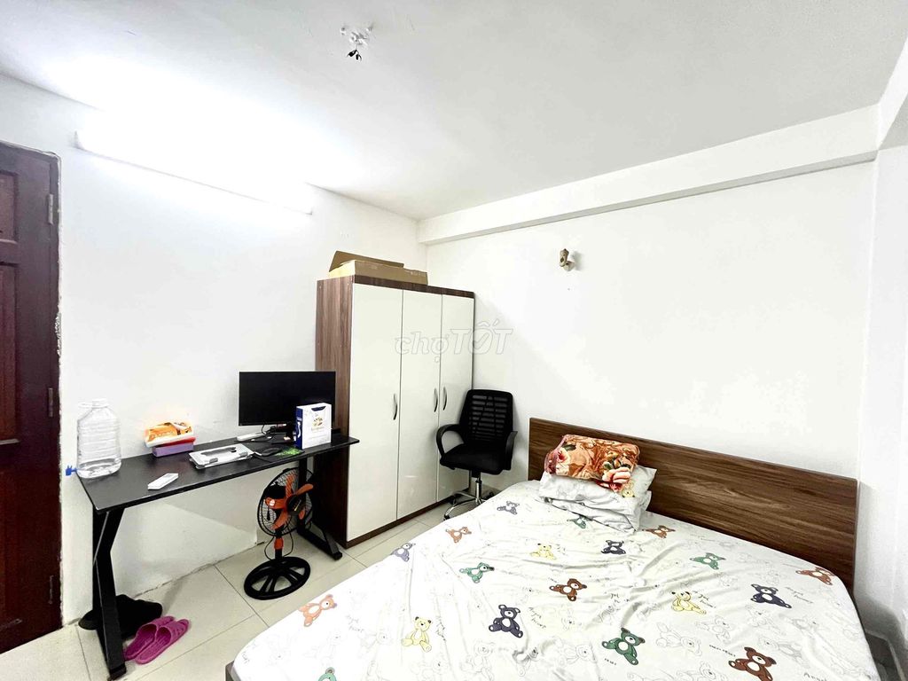 Hire Studio Full Seven, Seven Kings, United Hospital.