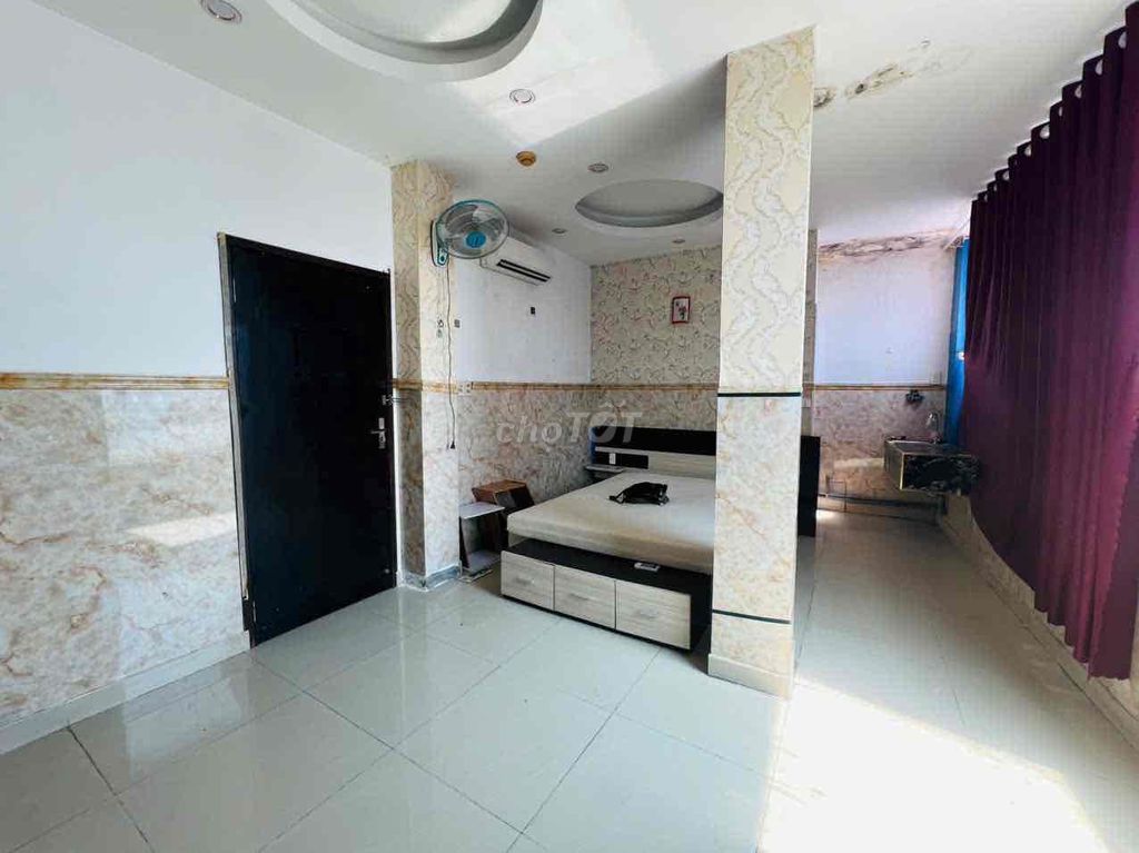 Hire Studios for the Open Window, An Dương Vương Front.