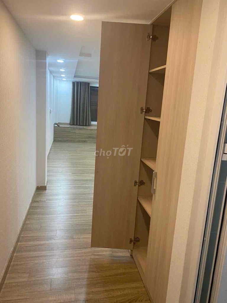 60 meters2, 5.5 million, full interior, near university, supermarket, market, on the front 20th.