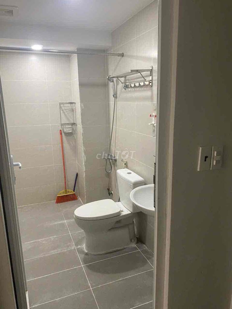 60 meters2, 5.5 million, full interior, near university, supermarket, market, on the front 20th.