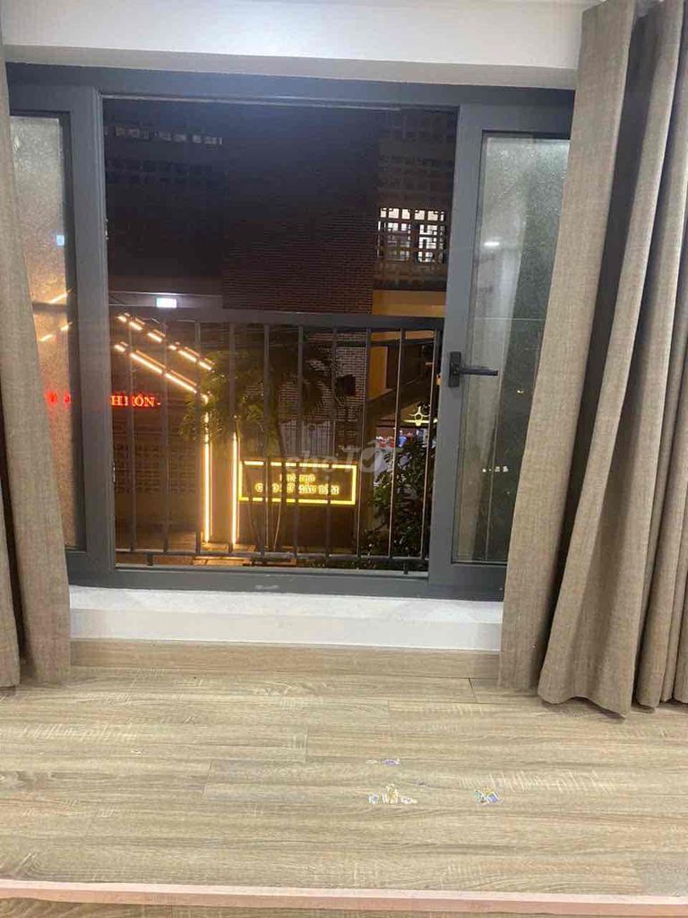 60 meters2, 5.5 million, full interior, near university, supermarket, market, on the front 20th.