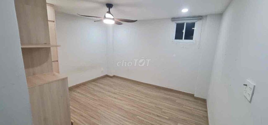 60 meters2, 5.5 million, full interior, near university, supermarket, market, on the front 20th.