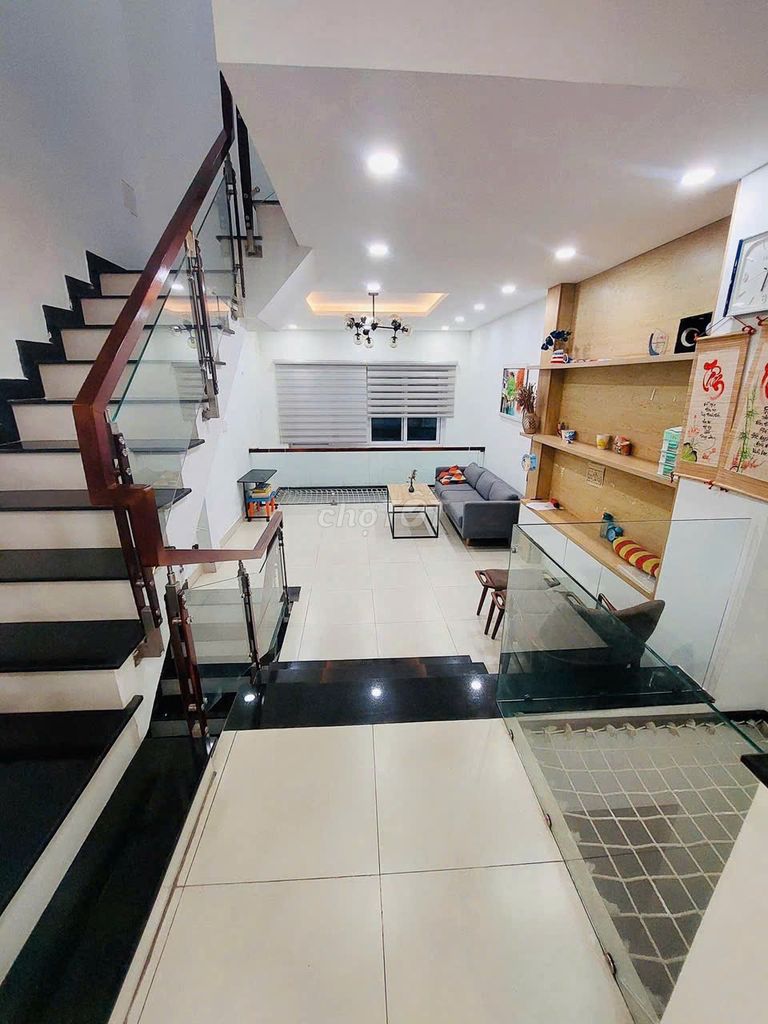Hire the 4th floor of the Otranium 4 bedroom 5 full-trant toilet near the Great House