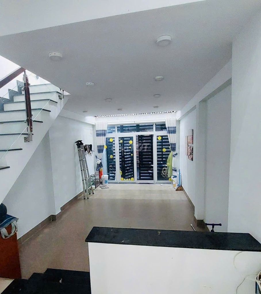 Hire the 4th floor of the Otranium 4 bedroom 5 full-trant toilet near the Great House