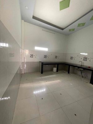 Hall 6 M through Ninjecti. Four and a half x 15 meters, two floor st, four bedrooms, three toilets.