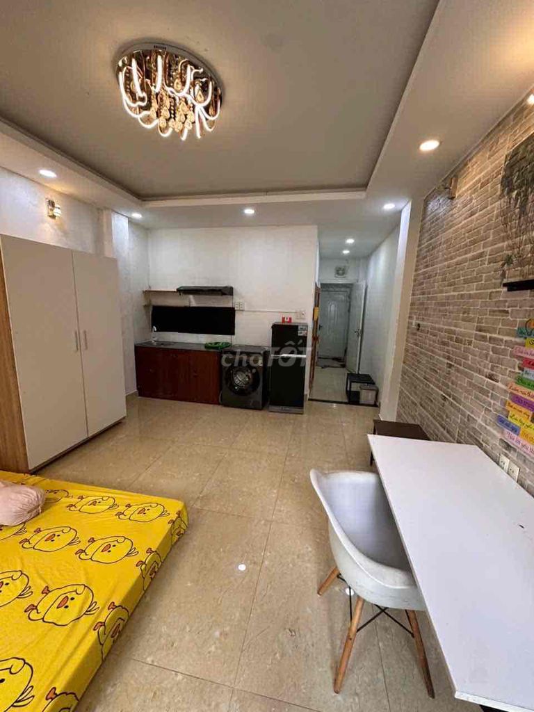 The balcony studio 40 meters near Hutech is super wide 3/3 cars.