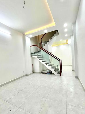 A new rental alleyhouse, across the street from Lotte Gò Vấp rent. 18.5 million.