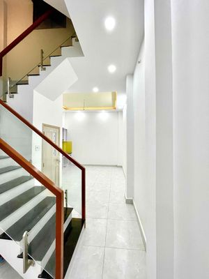 A new rental alleyhouse, across the street from Lotte Gò Vấp rent. 18.5 million.