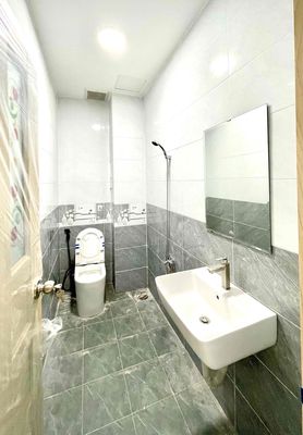 A new rental alleyhouse, across the street from Lotte Gò Vấp rent. 18.5 million.