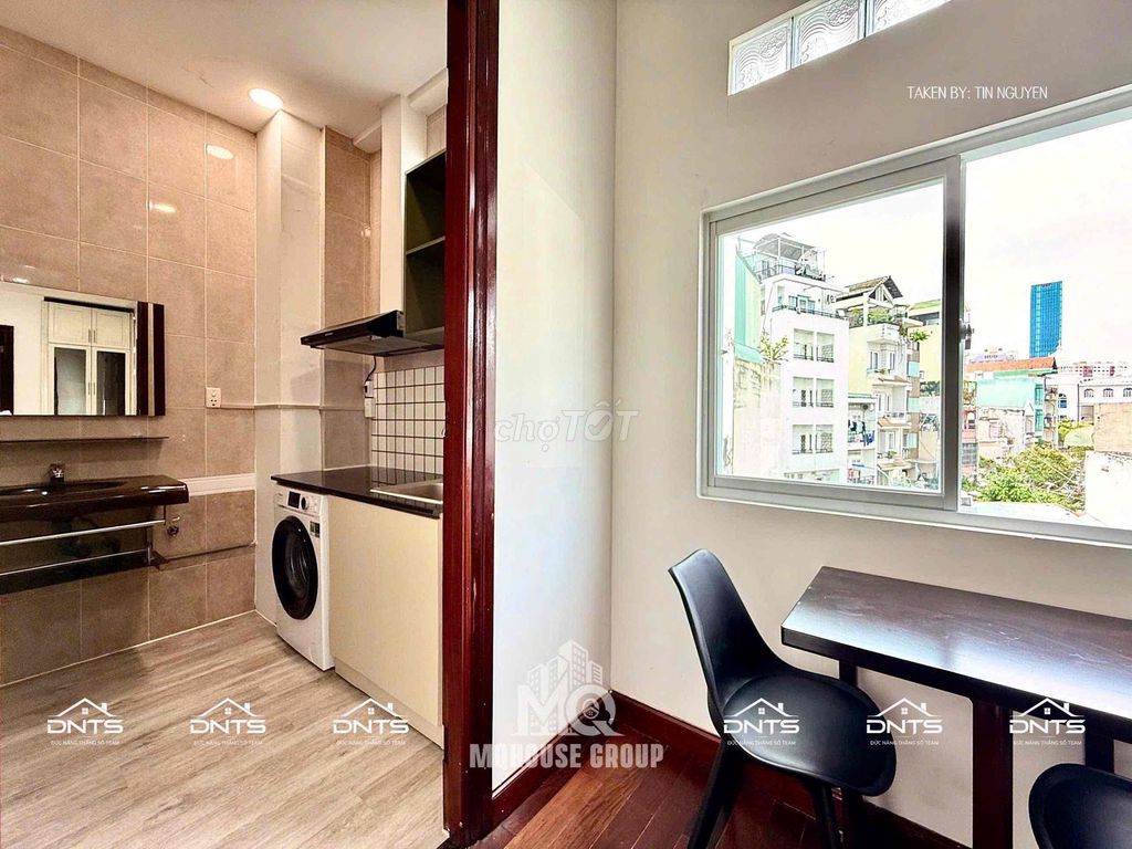Room 1 .35m .2 windows private washing machine near blue row.
