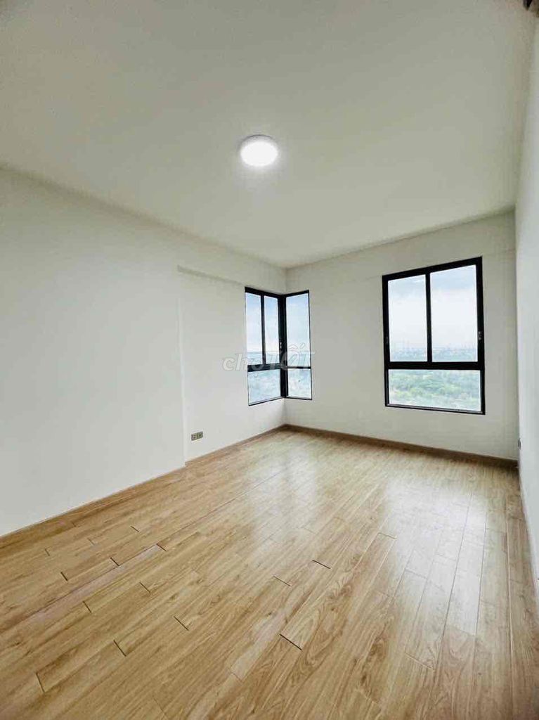 Rent the corner 92 M2 - A1 Reverside apartment revelation