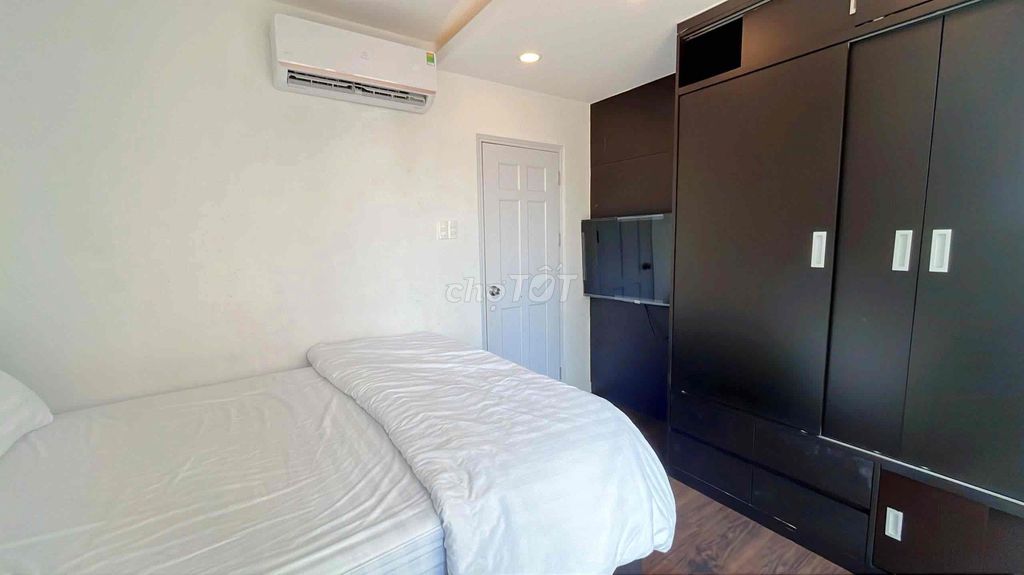 Rent the apartment. It's a 50-meter bedroom.