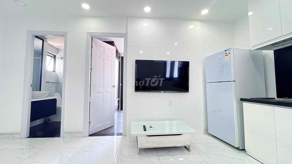 Rent the apartment. It's a 50-meter bedroom.